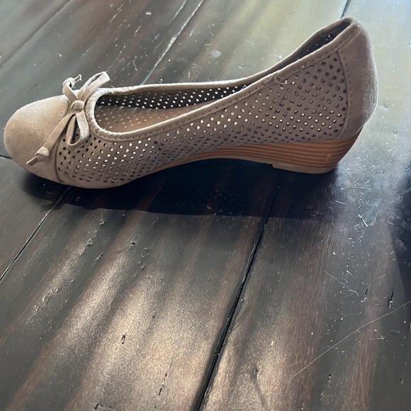 Seychelles low Wedge light brown tan size 7W - Picture 2 of 2
